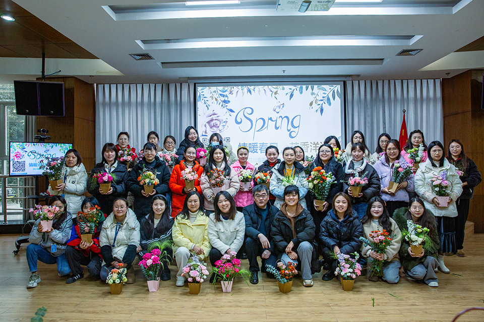 巾幗心向黨·花香綻芳華|四川海蓉開展慶“三八”婦女節暨主題黨日活動